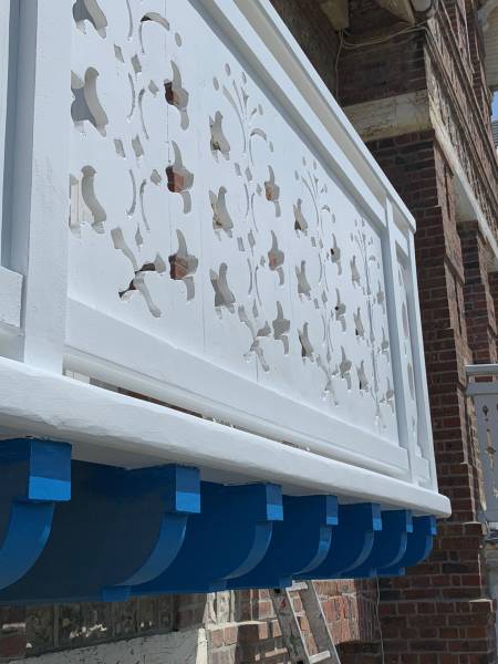 Entreprise de peinture pour la rénovation de boiseries extérieures aux Petites-Dalles, proche de Fécamp, en Normandie